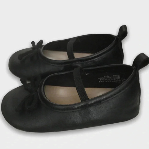 Old  Navy Flats - Picture 3 of 9